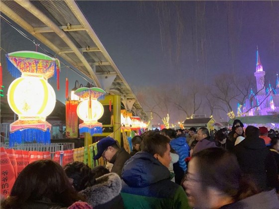 望千門如晝，嬉笑游冶