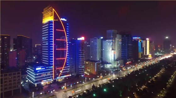 過(guò)多過(guò)艷的色彩不適宜出現(xiàn)在主干道沿線