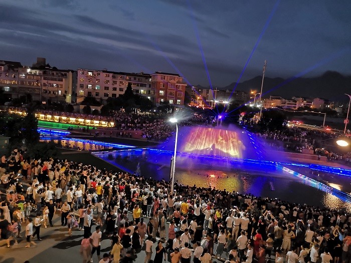 當水景碰上照明，美得一塌糊涂！